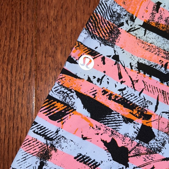 Lululemon Speed Up Crop *21” Colourful Printed Leggings Size 2 - Picture 4 of 5